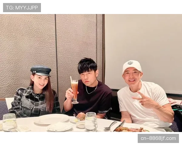 施洋走路带风，背后豪车却让人怀疑他每天能睡几个小时？