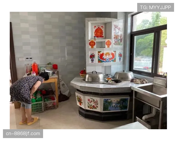 朱雪莹家里这手炒菜都比我厨房讲究，感觉她私下生活开挂了吧？