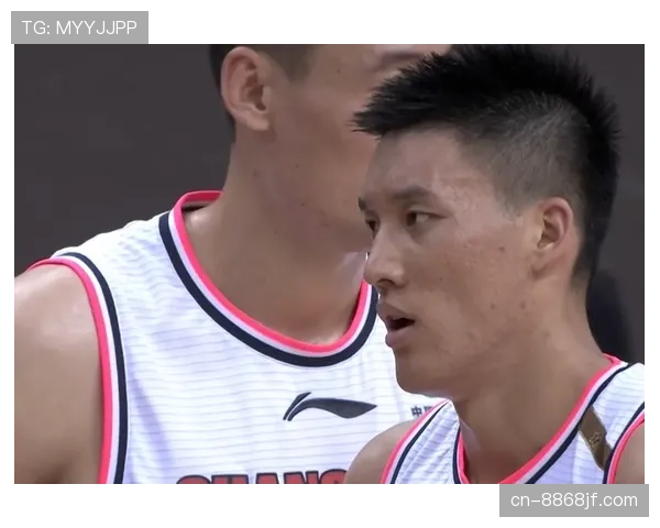 延迟举旗判罚到底是裁判战术还是规则红线？剖析隐藏争议